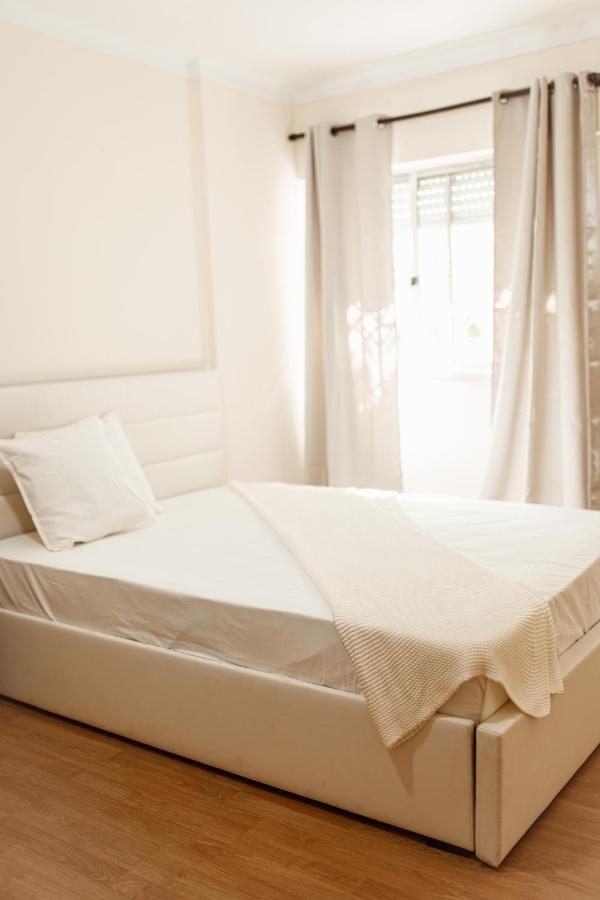 Apartment In Lisbon With 3 Bedroom Cozy Experience Лоурес Екстериор снимка